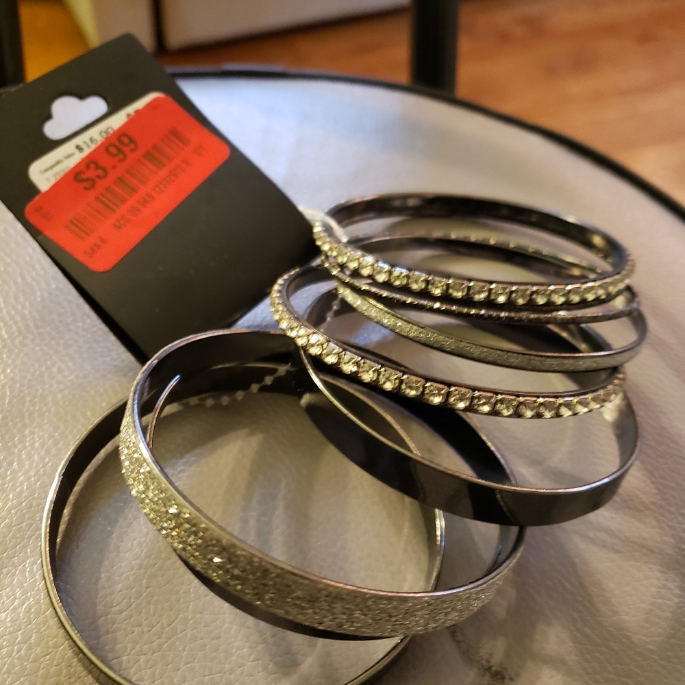 BRACLETS - Picture 2 of 3